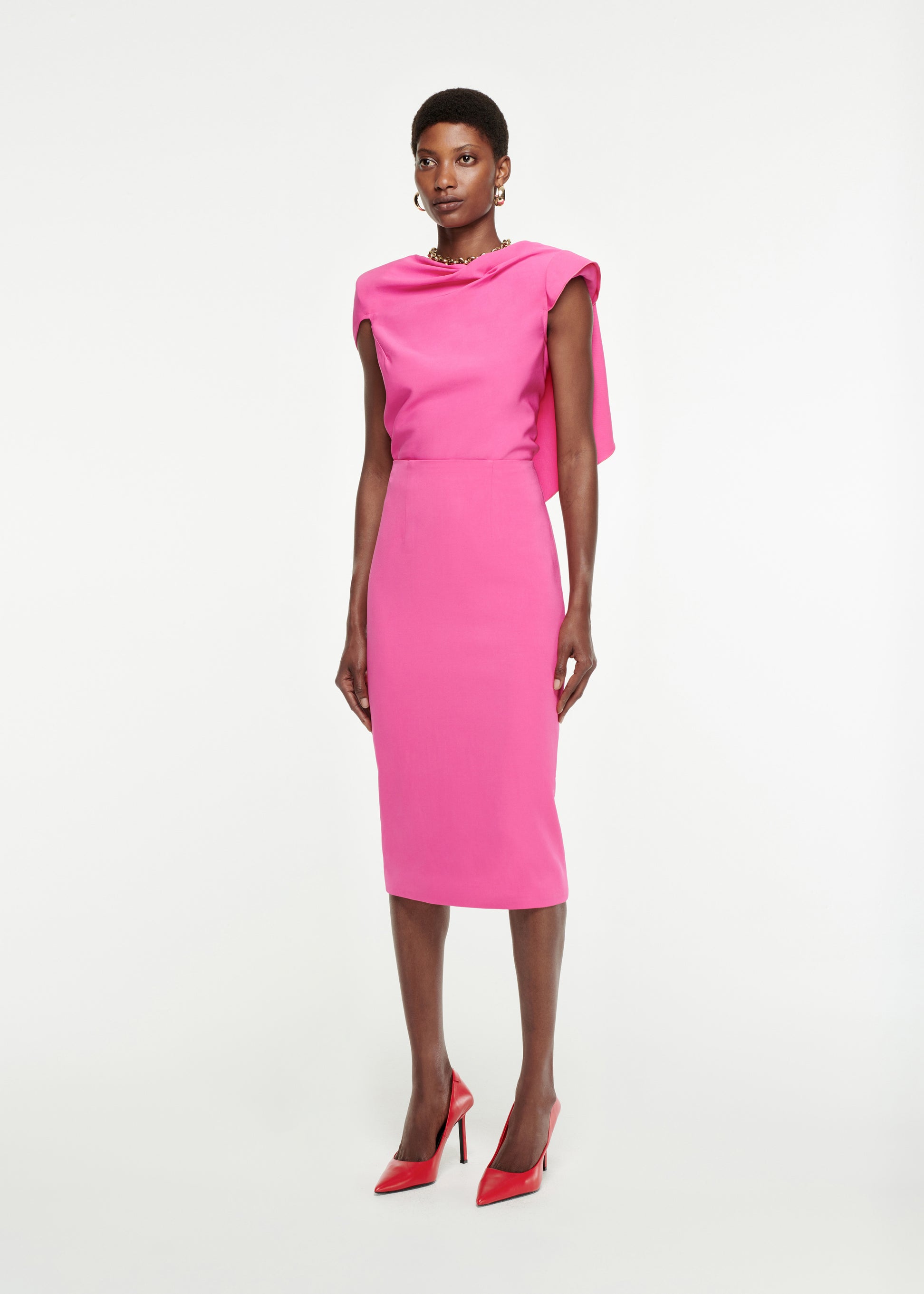 Woman wearing the Stretch-Cady Pencil Skirt in Pink