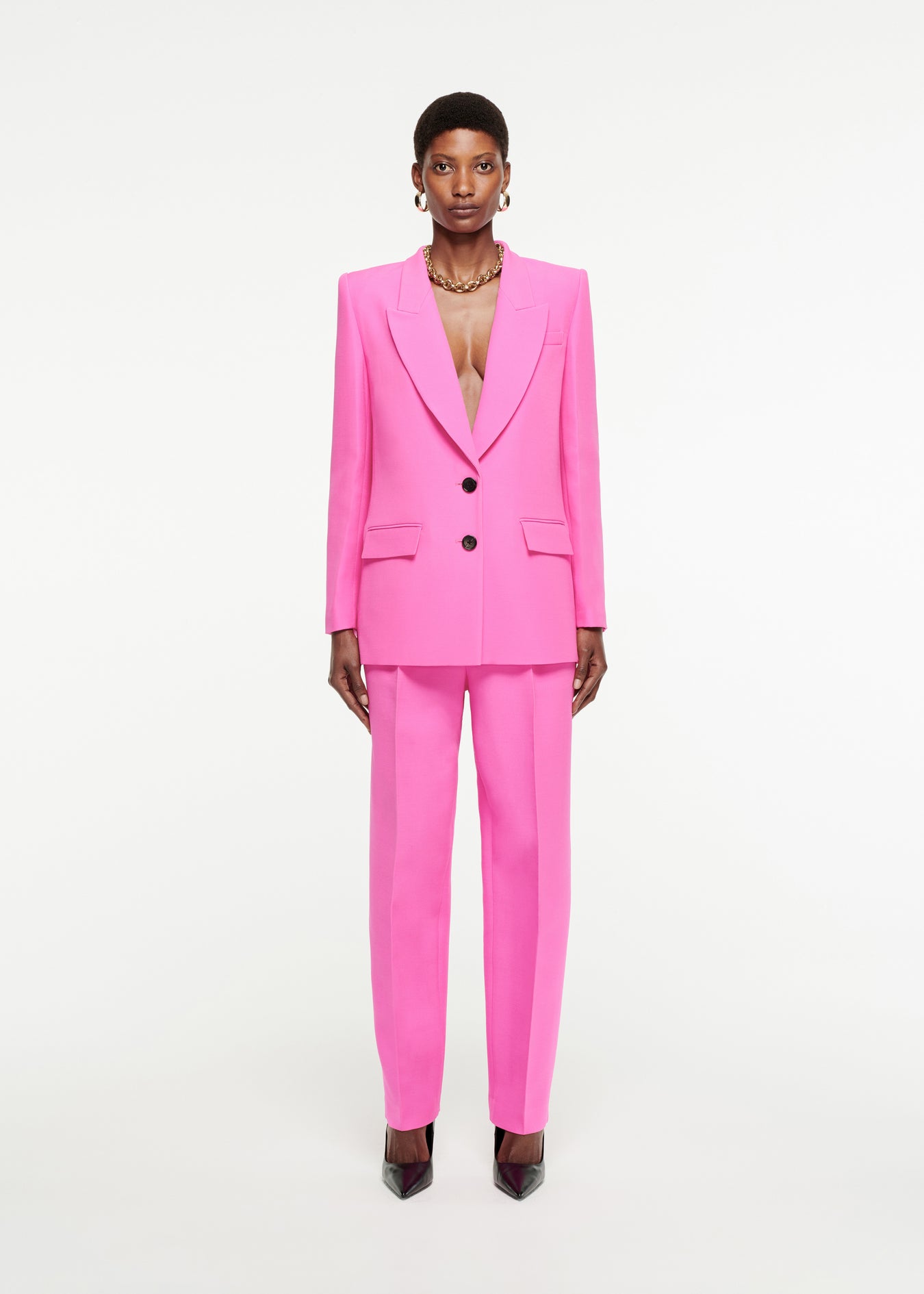 Woman wearing the Silk Wool Blazer in Pink 